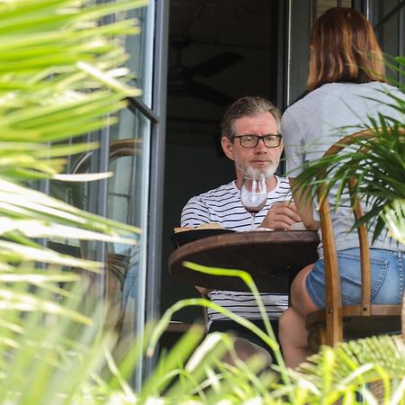 Level Up Hotel & Restaurant コブレチ エクステリア 写真