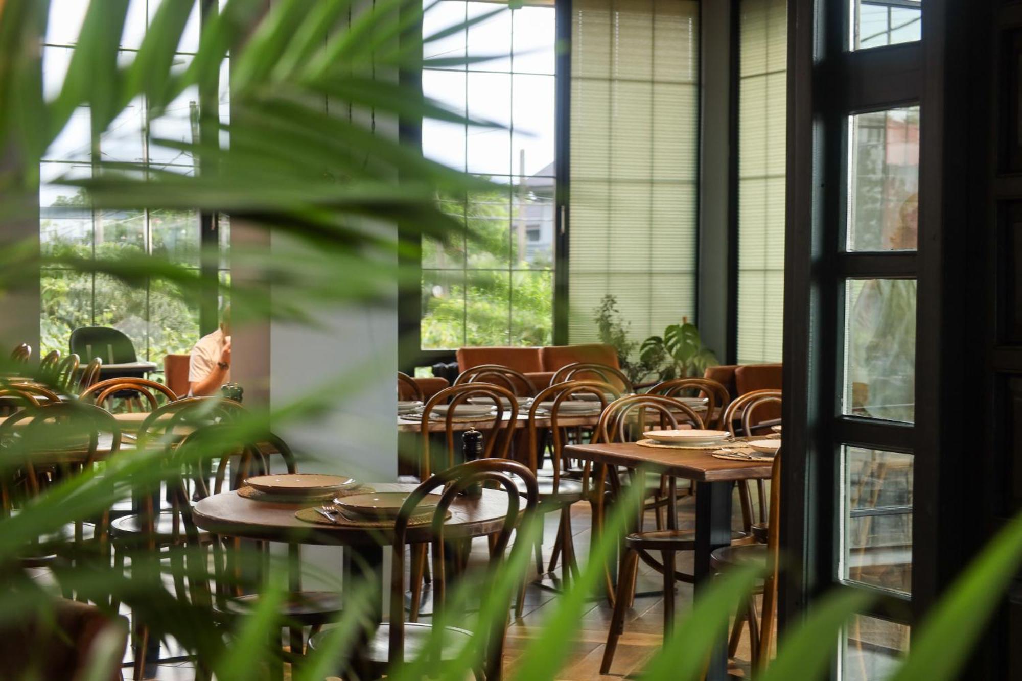 Level Up Hotel & Restaurant コブレチ エクステリア 写真